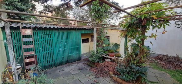 Terreno à venda  com 330m², Travessa Itaperuna no bairro Tristeza em Porto Alegre