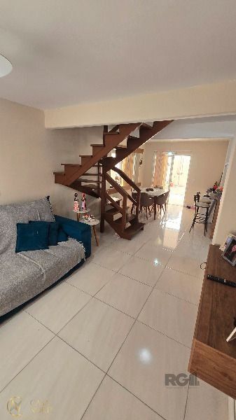 Casa de Condomínio à venda com 3 quartos, 144m², 1 suíte, 2 vagas, Avenida Edgar Pires de Castro no bairro Hípica em Porto Alegre