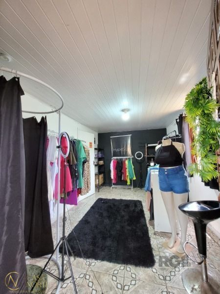Casa à venda com 5 quartos, 110m², 3 vagas, Avenida Ignes E. Fagundes no bairro Restinga em Porto Alegre