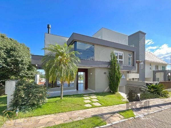 Casa de Condomínio à venda com 3 quartos, 335m², 3 suítes, 4 vagas, Rua Francisco Solano Borges no bairro Hípica em Porto Alegre
