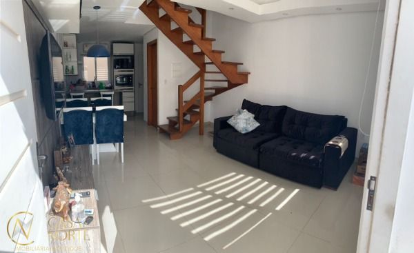 Casa de Condomínio à venda com 2 quartos, 111m², 1 vaga, Rua Capitao Pedroso no bairro Restinga em Porto Alegre