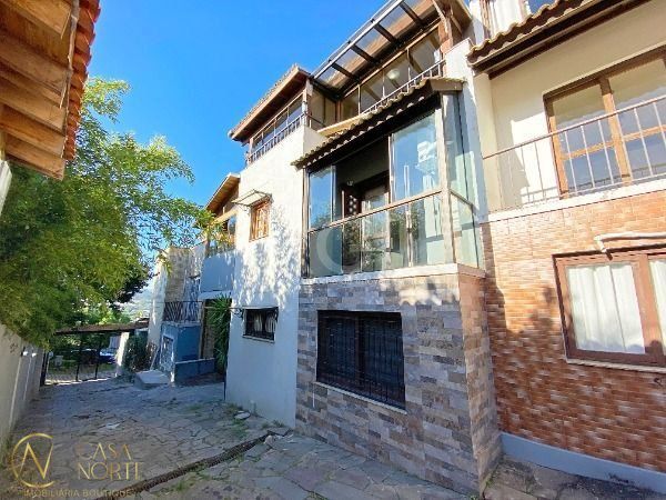 Casa de Condomínio à venda com 3 quartos, 177m², 1 suíte, 2 vagas, Rua Professor Leonardo Tochtrop no bairro Ipanema em Porto Alegre