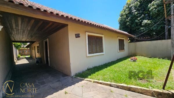 Casa à venda com 3 quartos, 224m², 1 suíte, 4 vagas, Rua Camaquã no bairro Camaquã em Porto Alegre