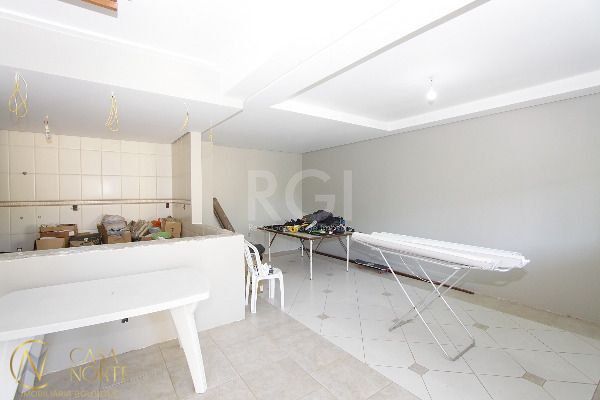 Casa à venda com 3 quartos, 300m², 1 suíte, 8 vagas, Rua Gregorio da Fonseca no bairro Nonoai em Porto Alegre