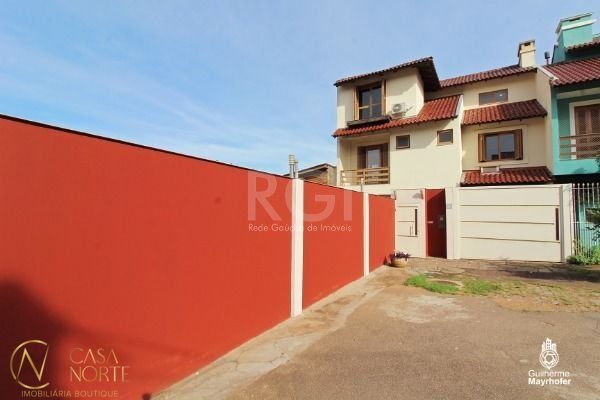Casa à venda com 4 quartos, 178m², 2 suítes, 2 vagas, Rua Kyve T. Knijnik no bairro Espírito Santo em Porto Alegre