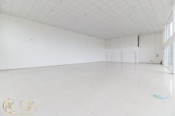 Loja à venda , 845m², Avenida Edgar Pires de Castro no bairro Hípica em Porto Alegre