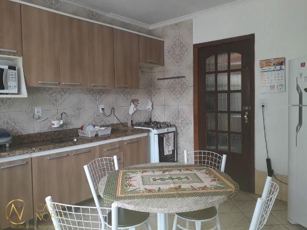 Casa à venda com 2 quartos, 72m², 1 vaga, Rua Eliza Tevah no bairro Hípica em Porto Alegre