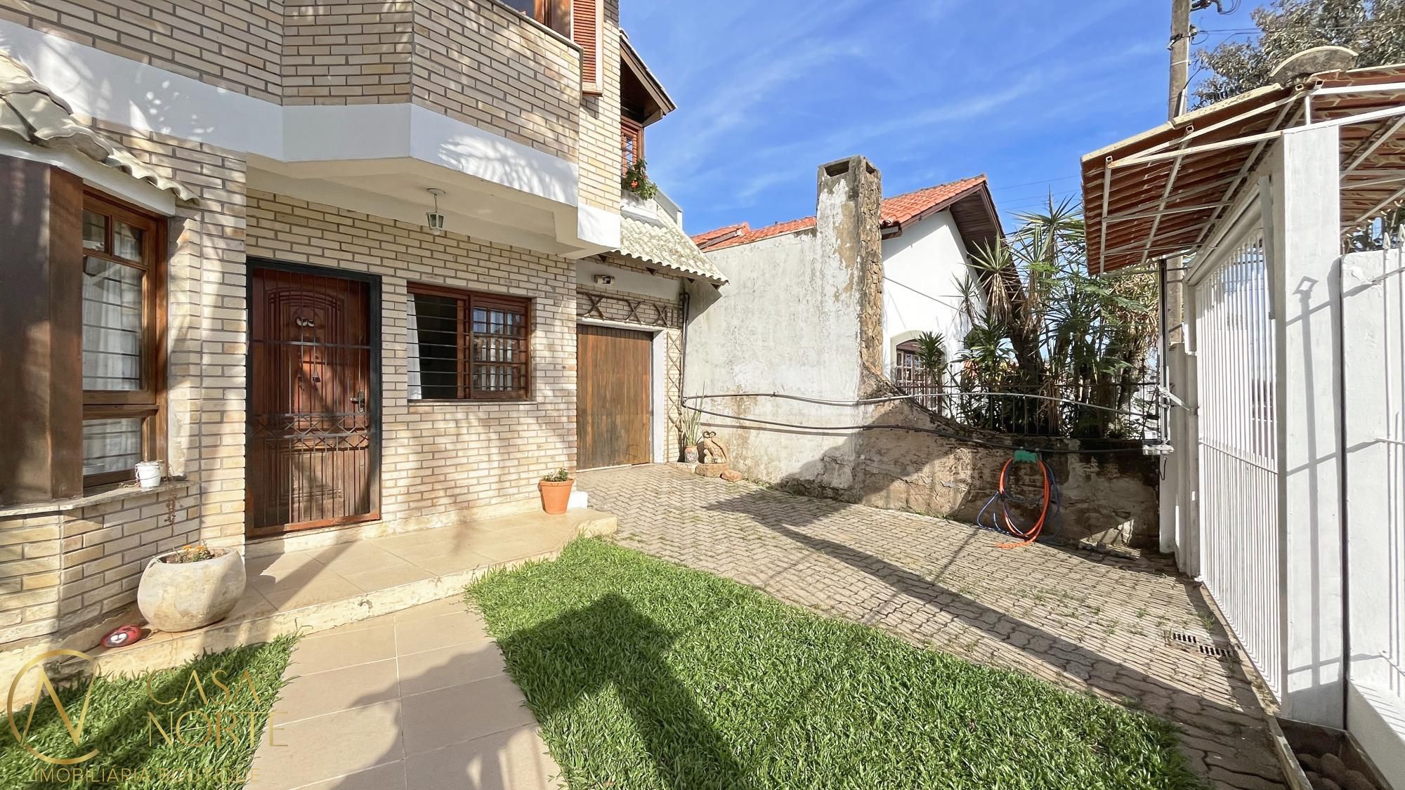 Casa à venda com 4 quartos, 160m², 1 suíte, 4 vagas, Avenida Guarujá no bairro Guarujá em Porto Alegre