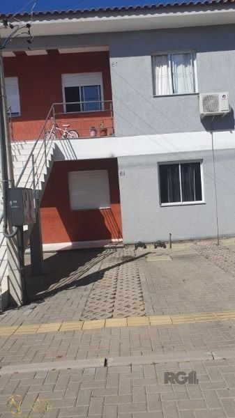 Casa de Condomínio à venda com 2 quartos, 45m², 1 vaga, Estrada Barro Vermelho no bairro Restinga em Porto Alegre