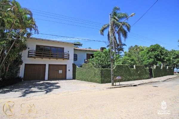 Casa à venda com 3 quartos, 200m², 1 suíte, 4 vagas, Rua Engenheiro Coelho Parreira no bairro Ipanema em Porto Alegre