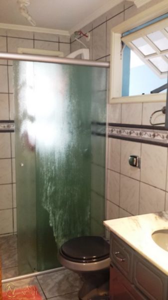 Casa à venda com 5 quartos, 385m², 2 suítes, 3 vagas, Rua Urussanga no bairro Guarujá em Porto Alegre