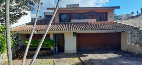 Casa à venda com 3 quartos, 261m², 1 suíte, 4 vagas, Rua Estevao Cruz no bairro Cristal em Porto Alegre