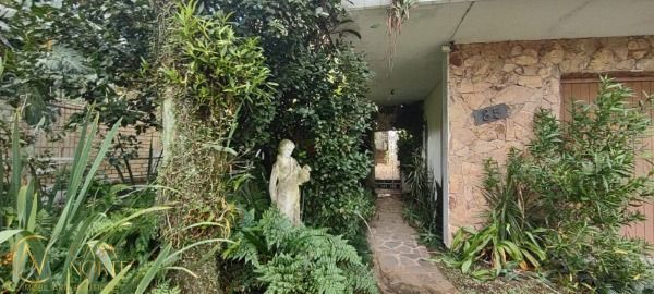 Casa à venda com 5 quartos, 430m², 1 suíte, 5 vagas, Rua Doutor David de Azevedo Gusmao no bairro Jardim Isabel em Porto Alegre