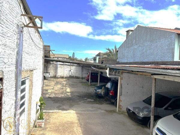 Terreno à venda  com 405m², Rua Chico Pedro no bairro Camaquã em Porto Alegre