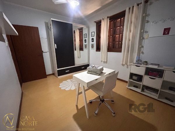 Casa à venda com 3 quartos, 333m², 1 suíte, Rua Capitão Manoel Pozo Bravo no bairro Partenon em Porto Alegre