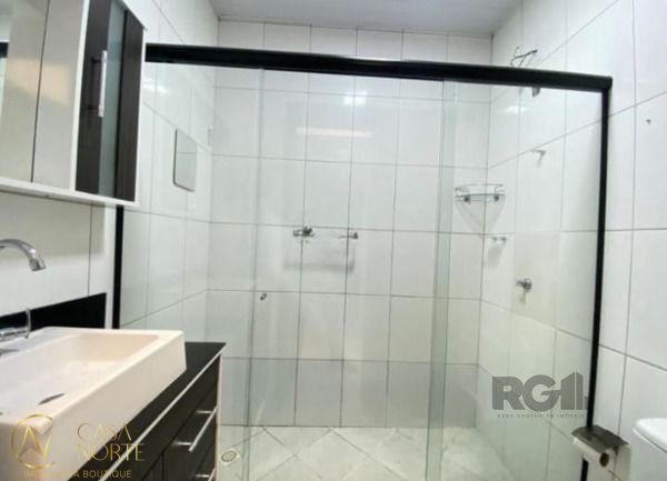 Casa à venda com 2 quartos, 62m², 2 vagas, Rua José Celestino da Silva no bairro Hípica em Porto Alegre