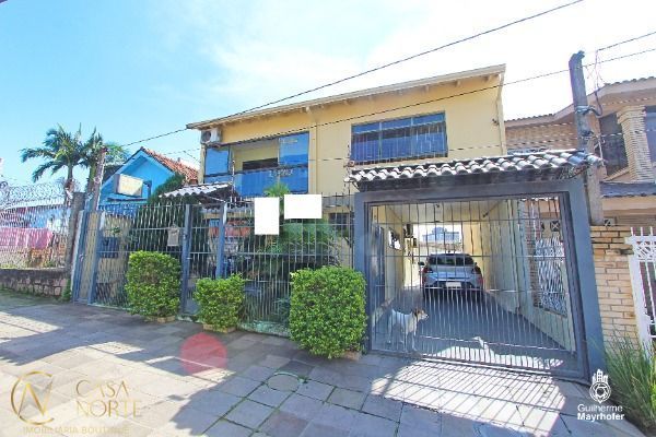 Casa à venda com 3 quartos, 229m², 1 suíte, 4 vagas, Estrada Vila Maria no bairro Cavalhada em Porto Alegre