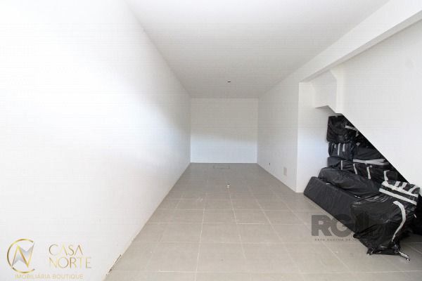 Sobrado à venda com 3 quartos, 100m², 3 suítes, 2 vagas, Avenida Altos do Santa Rita no bairro Hípica em Porto Alegre