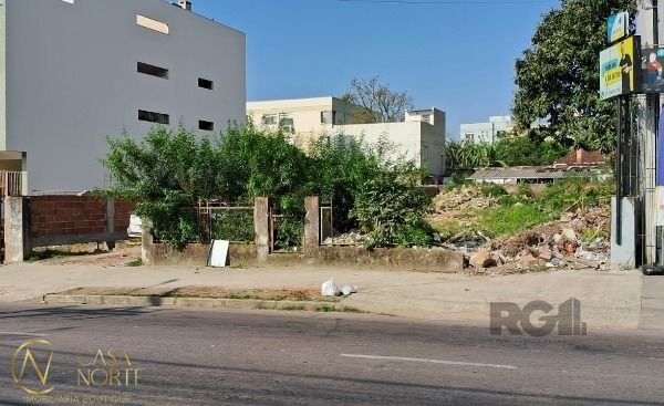 Terreno à venda  com 656m², Avenida Doutor Carlos Barbosa no bairro Medianeira em Porto Alegre