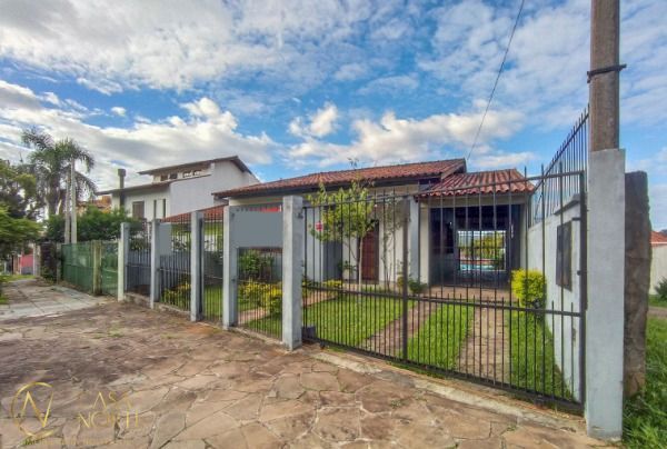 Casa à venda com 2 quartos, 140m², 1 suíte, 3 vagas, Rua Jair de Moura Calixto no bairro Ipanema em Porto Alegre