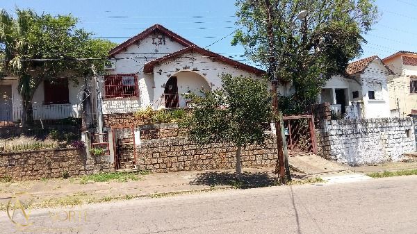 Casa à venda com 2 quartos, 128m², 6 vagas, Avenida Silva Paes no bairro Medianeira em Porto Alegre