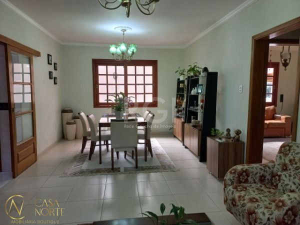 Casa à venda com 4 quartos, 200m², 1 suíte, 4 vagas, Imperial no bairro Ipanema em Porto Alegre