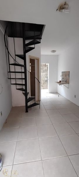 Casa de Condomínio à venda com 2 quartos, 36m², 1 vaga, Rua Jacunda no bairro Guarujá em Porto Alegre