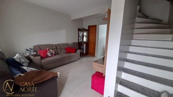 Casa à venda com 2 quartos, 73m², 1 vaga, Rua Doutor Carlos de Sa no bairro Hípica em Porto Alegre