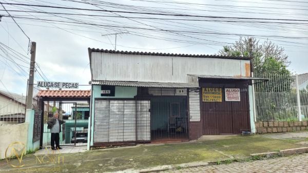 Casa à venda com 3 quartos, 110m², 2 vagas, Rua Caldre e Fiao no bairro Santo Antônio em Porto Alegre