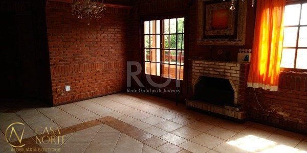 Casa à venda com 3 quartos, 320m², 1 suíte, 2 vagas, Rua Professor Leonardo Tochtrop no bairro Ipanema em Porto Alegre