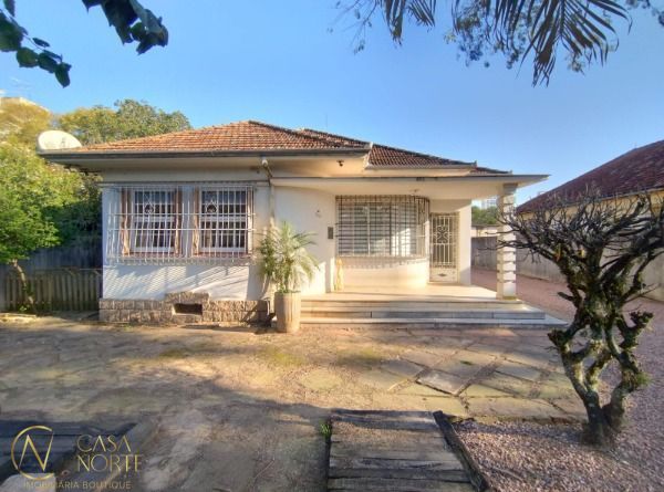 Casa à venda com 3 quartos, 160m², 4 vagas, Estrada João Salomoni no bairro Vila Nova em Porto Alegre