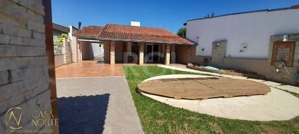Casa à venda com 4 quartos, 374m², 1 suíte, 3 vagas, Rua Oiampi no bairro Guarujá em Porto Alegre