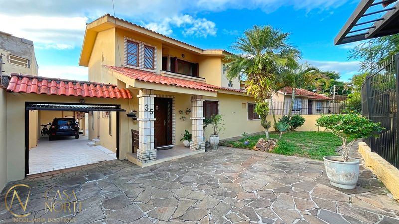 Casa à venda com 3 quartos, 211m², 1 suíte, 4 vagas, Acesso dos Gerânios no bairro Santa Tereza em Porto Alegre