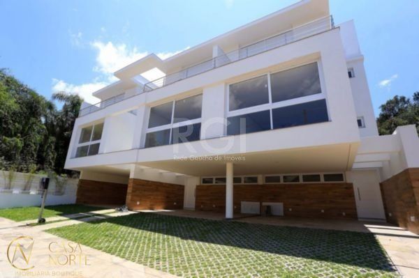 Casa de Condomínio à venda com 3 quartos, 211m², 3 suítes, 2 vagas, Rua José Pedro de Moura no bairro Ipanema em Porto Alegre