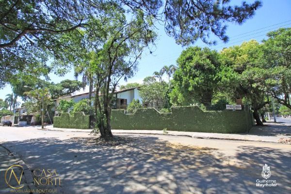 Casa à venda com 3 quartos, 200m², 1 suíte, 4 vagas, Rua Engenheiro Coelho Parreira no bairro Ipanema em Porto Alegre