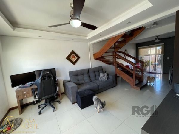 Casa de Condomínio à venda com 3 quartos, 147m², 1 suíte, 2 vagas, Avenida Edgar Pires de Castro no bairro Hípica em Porto Alegre