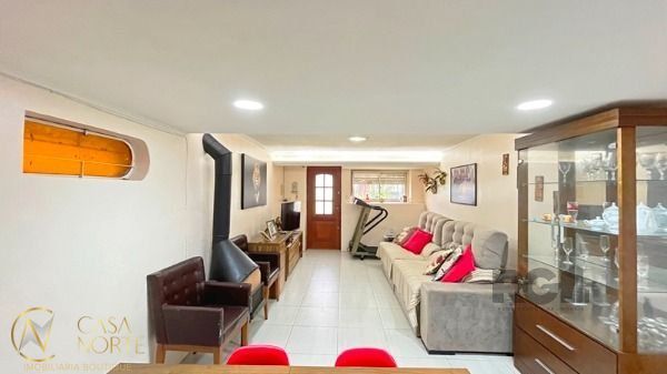 Casa à venda com 4 quartos, 240m², 3 vagas, Rua Taveira Junior no bairro Nonoai em Porto Alegre