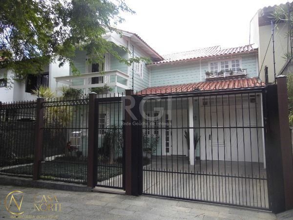 Sobrado à venda com 3 quartos, 208m², 1 suíte, 4 vagas, Rua Gregorio da Fonseca no bairro Nonoai em Porto Alegre