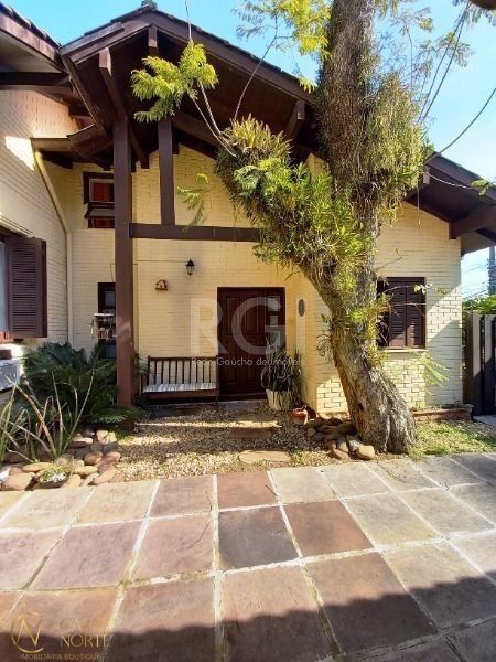 Casa à venda com 4 quartos, 683m², 3 suítes, 6 vagas, Rua Doutor Barcelos no bairro Tristeza em Porto Alegre