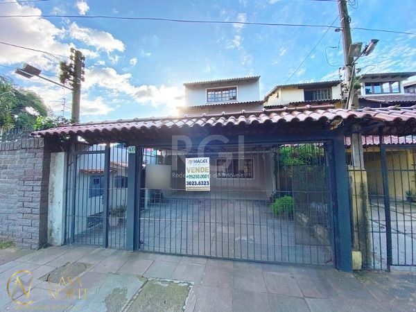 Casa à venda com 4 quartos, 230m², 1 suíte, 3 vagas, Rua Ladislau Neto no bairro Ipanema em Porto Alegre
