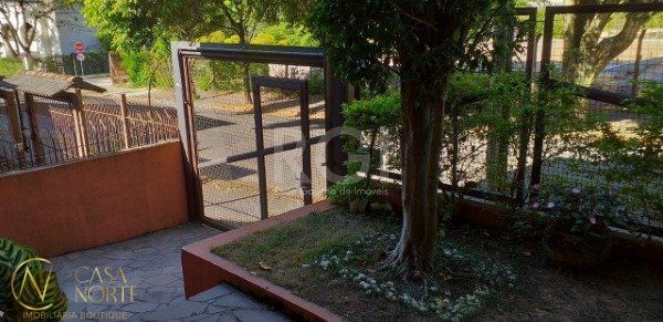 Casa à venda com 4 quartos, 220m², 1 suíte, 2 vagas, Travessa Nossa Senhora de Lourdes no bairro Tristeza em Porto Alegre