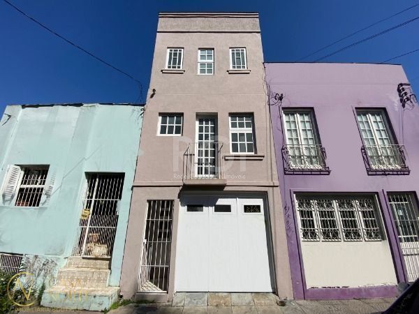 Casa à venda com 2 quartos, 154m², 1 suíte, 2 vagas, Rua Lopo Gonçalves no bairro Cidade Baixa em Porto Alegre