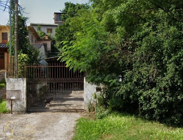 Terreno à venda  com 300m², Avenida Vicente Monteggia no bairro Cavalhada em Porto Alegre