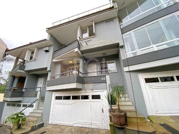 Casa de Condomínio à venda com 3 quartos, 215m², 1 suíte, 2 vagas, Doutor Arnaldo da Silva Ferreira no bairro Jardim Isabel em Porto Alegre