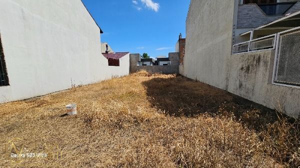 Terreno à venda  com 250m², Rua Izar Faria Correa Santanna no bairro Hípica em Porto Alegre