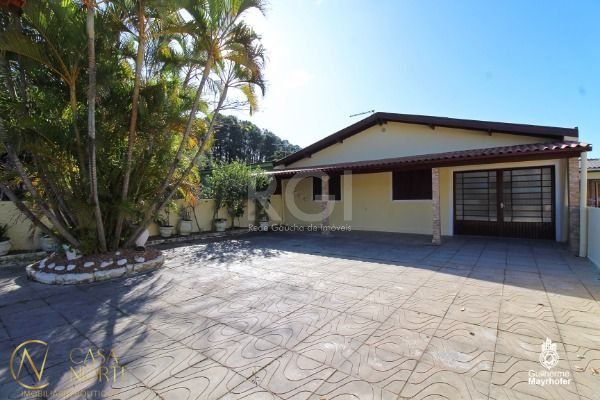 Casa à venda com 3 quartos, 173m², 4 vagas, Estrada Gedeon Leite no bairro Hípica em Porto Alegre