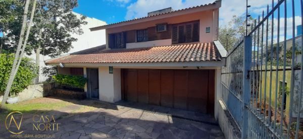 Casa à venda com 3 quartos, 261m², 1 suíte, 4 vagas, Rua Estevao Cruz no bairro Cristal em Porto Alegre