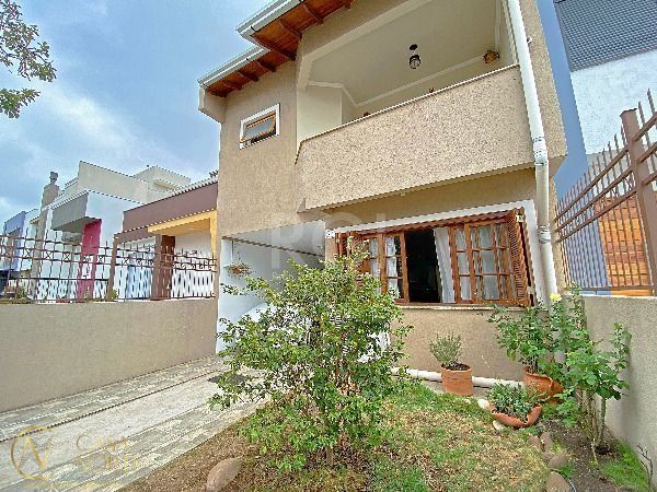 Casa à venda com 3 quartos, 150m², 2 suítes, 2 vagas, Rua Manoel Braga Gastal no bairro Hípica em Porto Alegre