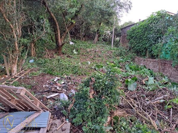 Terreno à venda  com 440m², Rua dos Caiaguais no bairro Espírito Santo em Porto Alegre