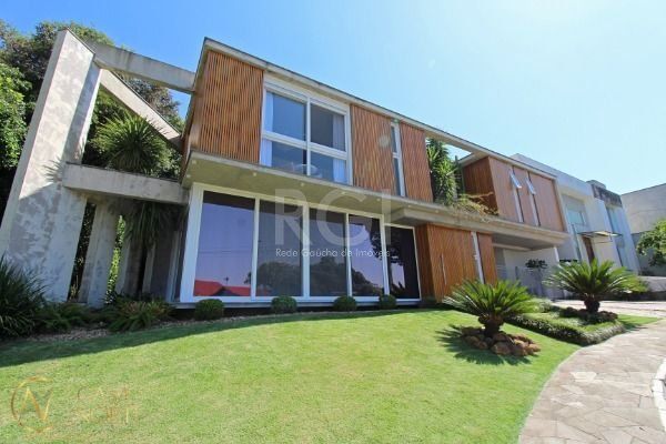Casa de Condomínio à venda com 3 quartos, 278m², 3 suítes, 2 vagas, Rua Francisco Solano Borges no bairro Hípica em Porto Alegre